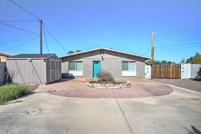 Building Photo - 3004 N 34th Pl