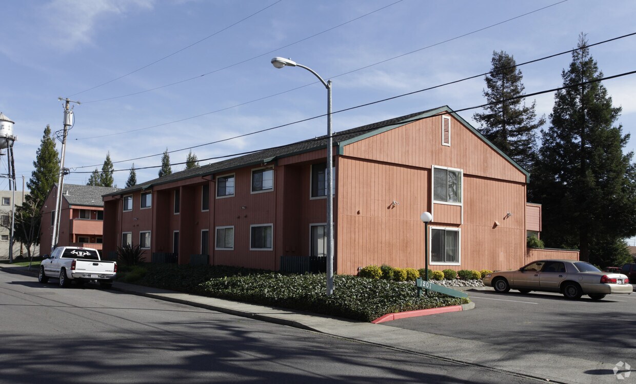 Apartamentos de Oak Valley - Spruce Street Apartments