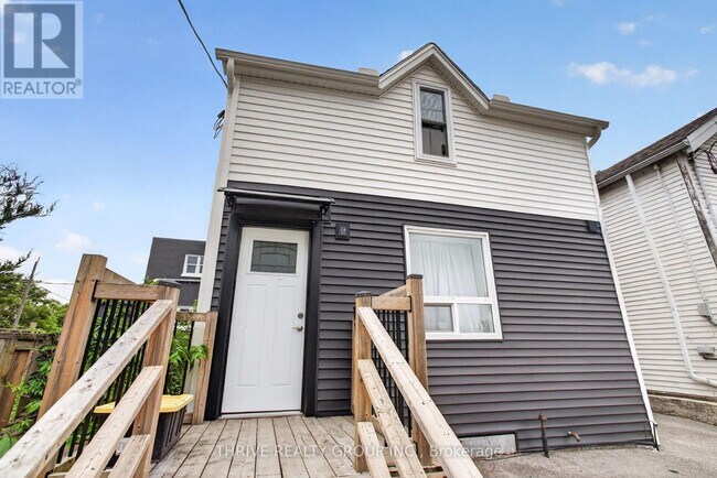 Building Photo - 211 Clarence St