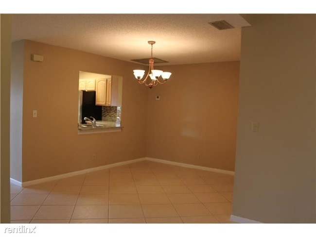 Building Photo - 7044 Lantana Ln