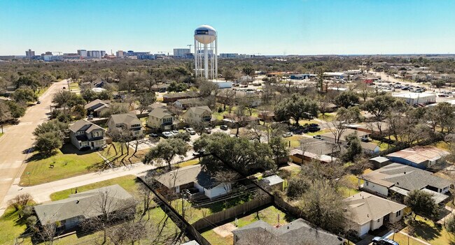 Foto del edificio - 214 Helena St