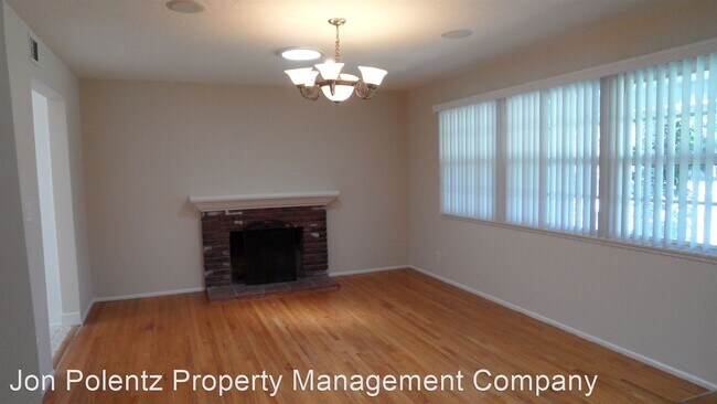 Foto del edificio - 3 br, 2 bath House - 18402 Manning Dr.