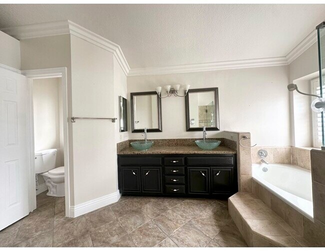 Building Photo - 19852 E Round Hill Ln