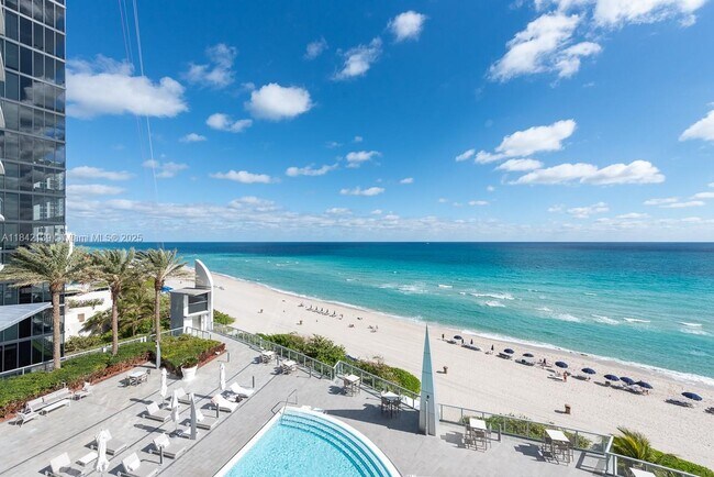 Foto del edificio - 17121 Collins Ave