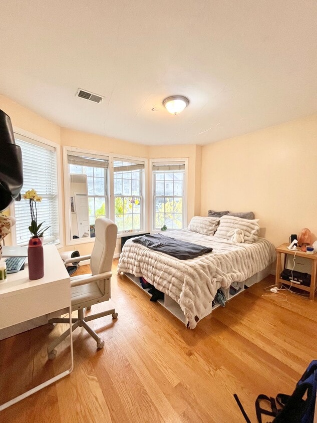 Foto principal - 207 Hillside St