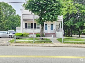 Building Photo - 453 Pond St
