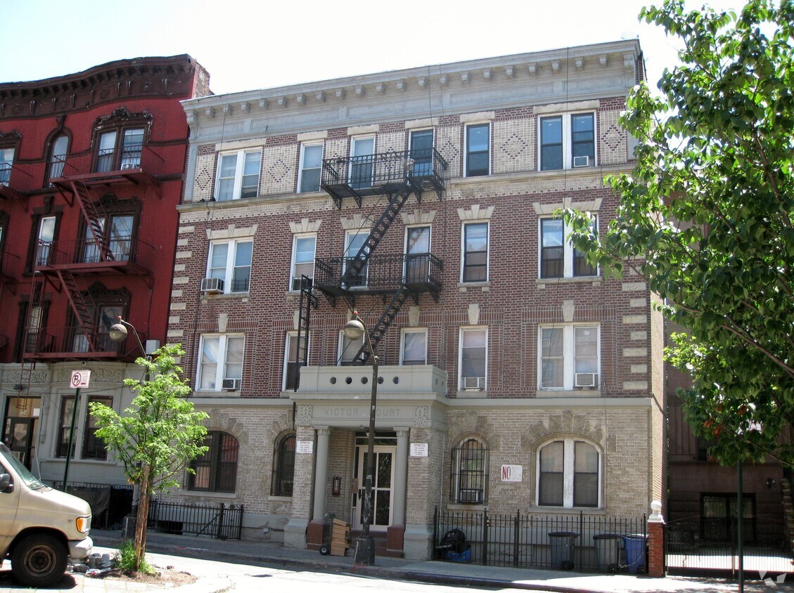 Foto principal - 966 Saint Marks Ave