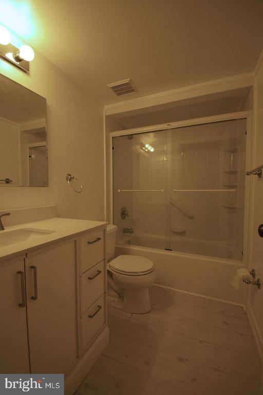 Foto del edificio - 905 Meadow Woods Ln