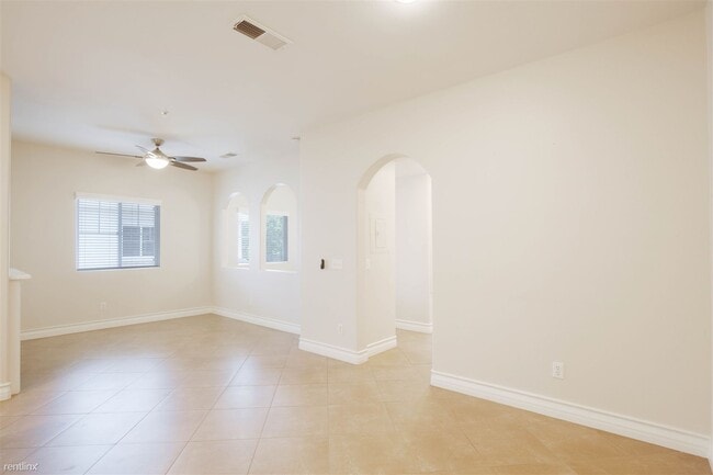 Building Photo - 1 br, 1 bath Condo - 26444 Arboretum Way
