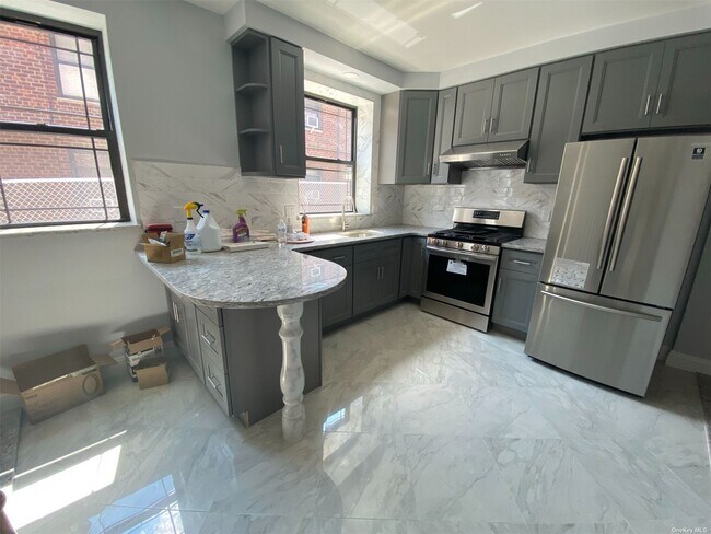 Foto del edificio - 36-26 172nd St