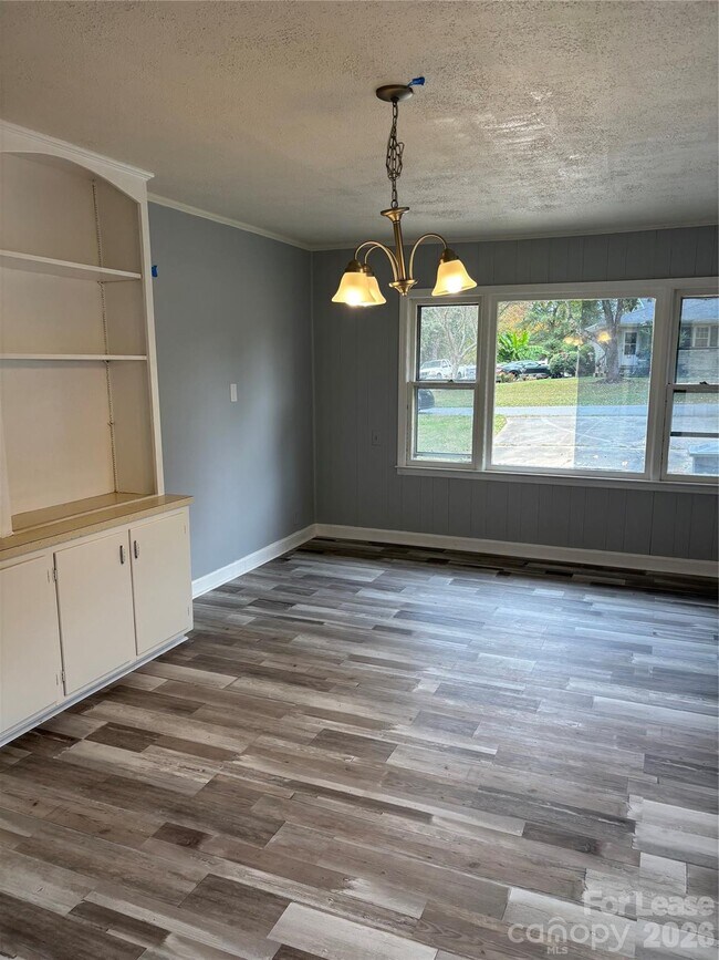 Building Photo - 6225 Branch Hill Cir