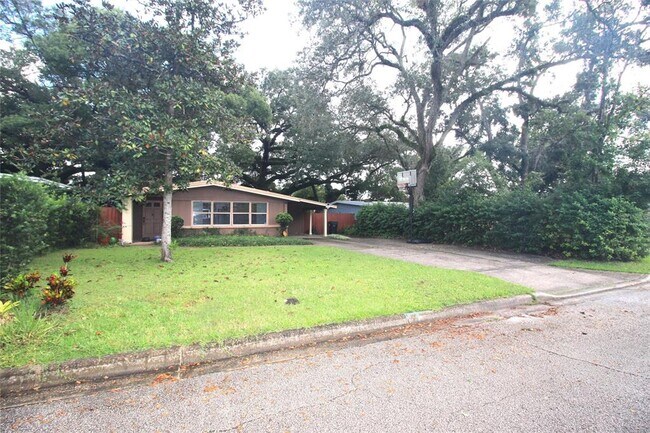 Building Photo - 509 N Hillside Ave