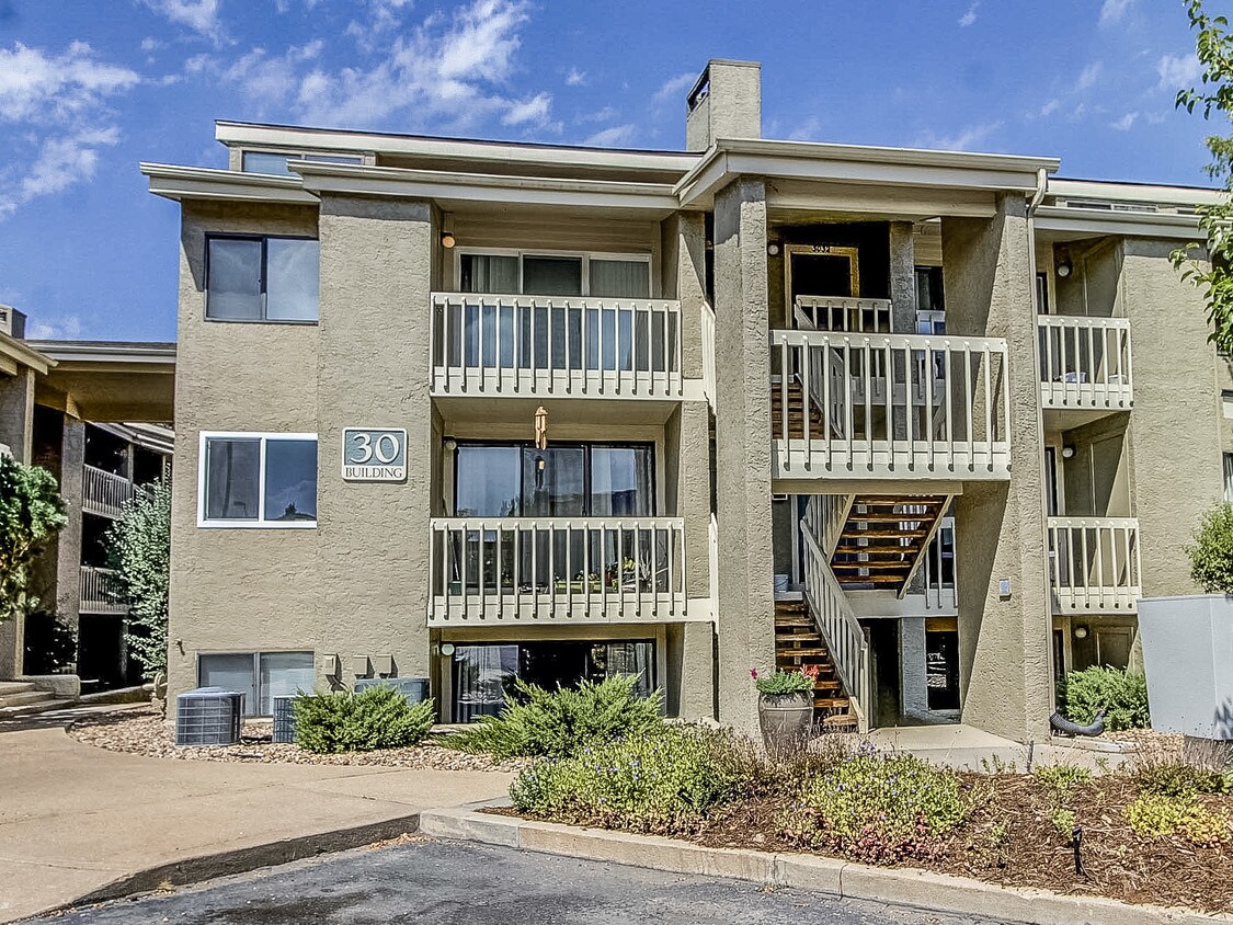 Primary Photo - 30 S Boulder Cir