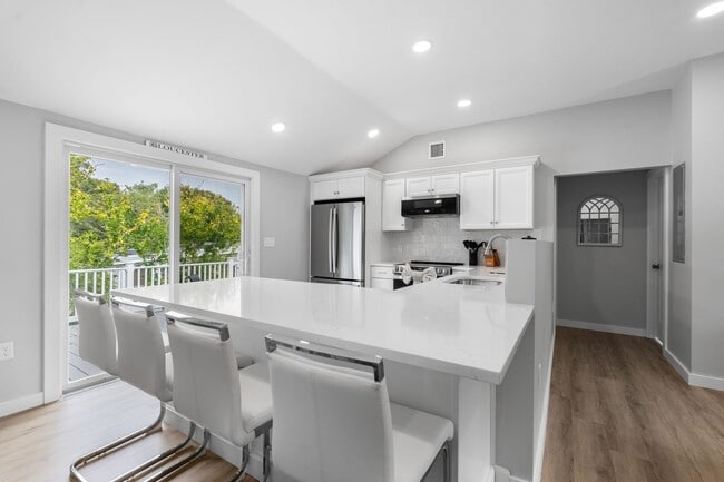 Building Photo - Newly renovated Winter Rental between Long Beach and Good Harbor!