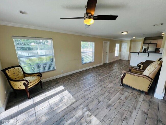 Building Photo - 3 br, 2.5 bath House - 253 SE 1st Ave