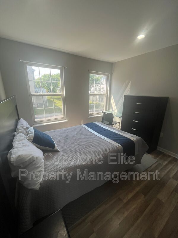 Foto principal - 216 Matthews Drive