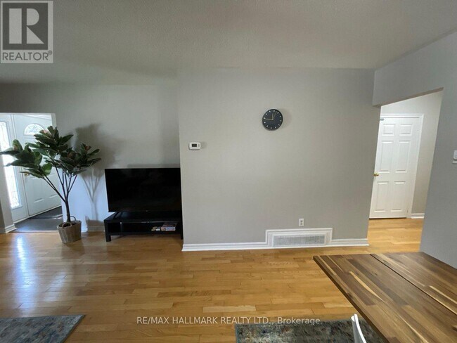 Building Photo - 409 Osiris Dr