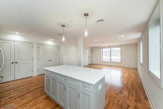 Building Photo - 248 US-46