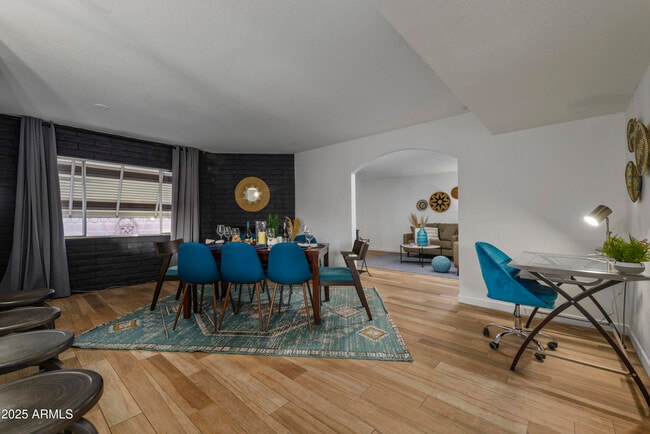 Building Photo - 320 E Geneva Dr