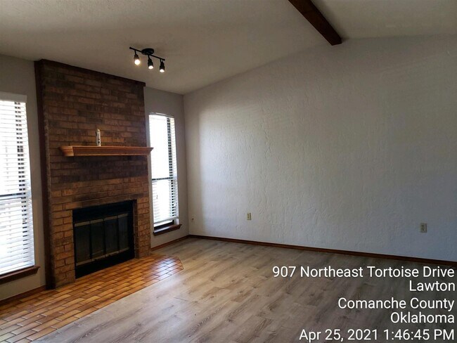 Building Photo - 907 NE Tortoise Dr