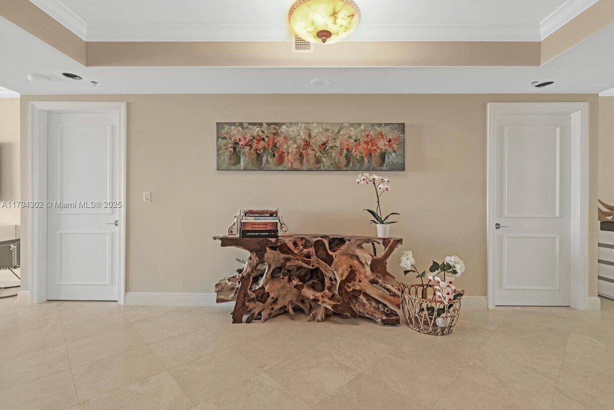 Foto principal - 781 Crandon Blvd