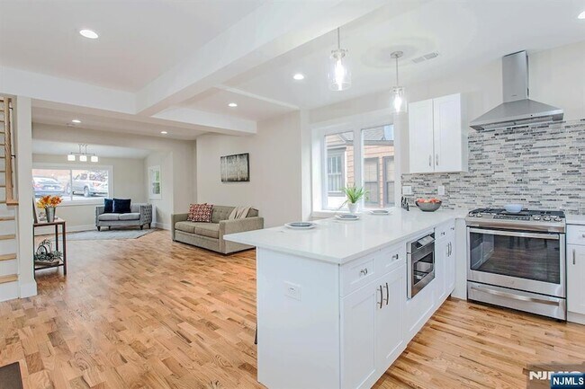 Foto del edificio - 2389 3rd St
