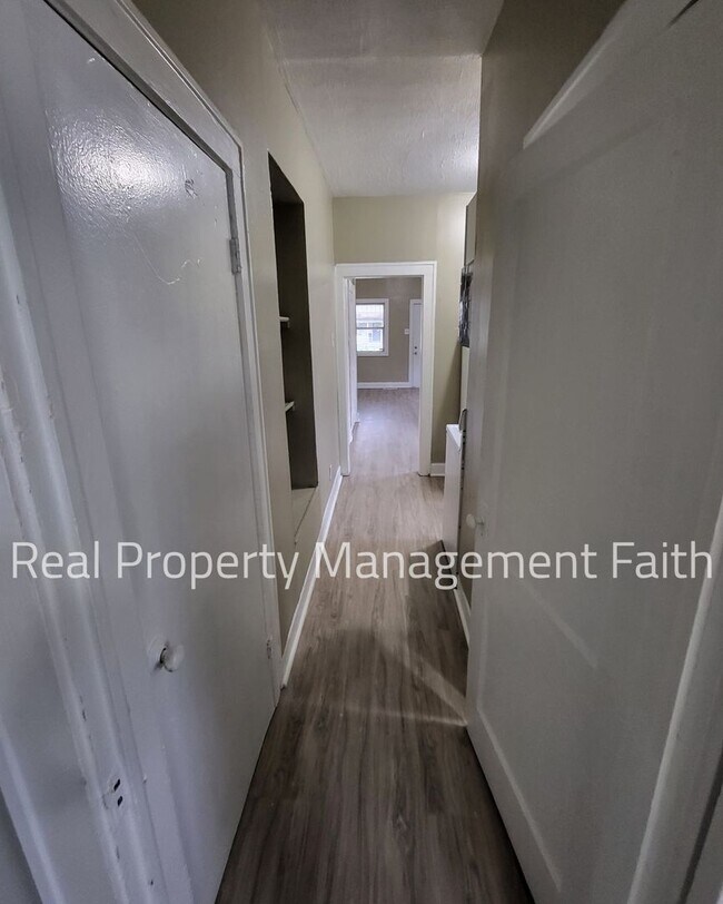 Foto del edificio - 1062-1064 W 35th St