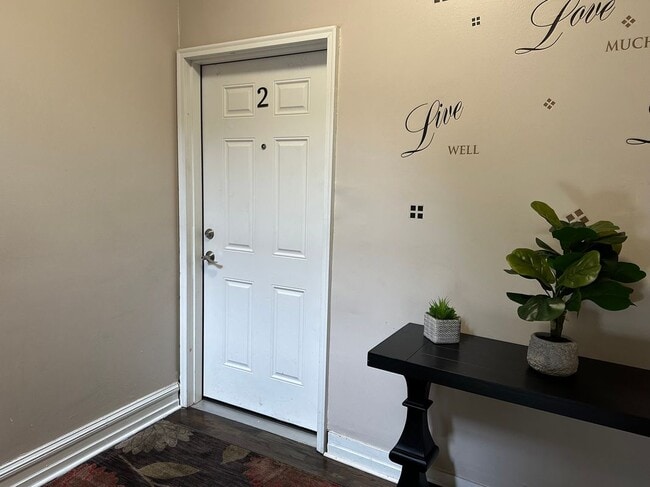 Building Photo - 44 Chestnut St