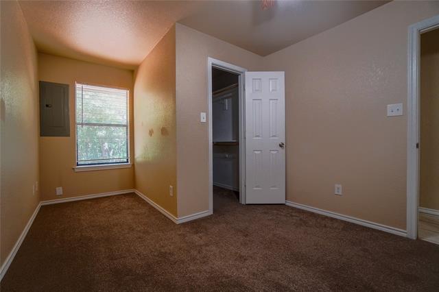 Building Photo - 116 Honey Bee Dr