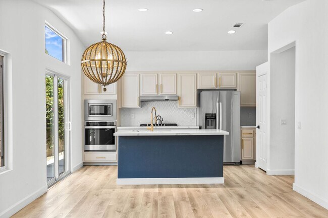 Building Photo - COMING SOON! STUNNING 4 bedroom, 3 bathroo...