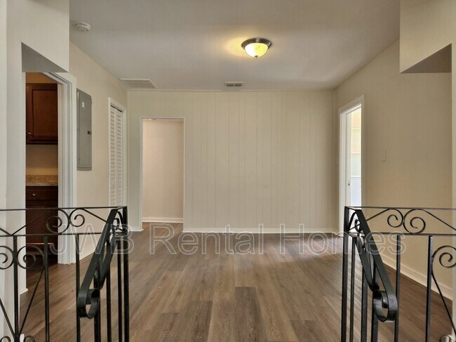 Foto del edificio - 214 Santa Barbara St