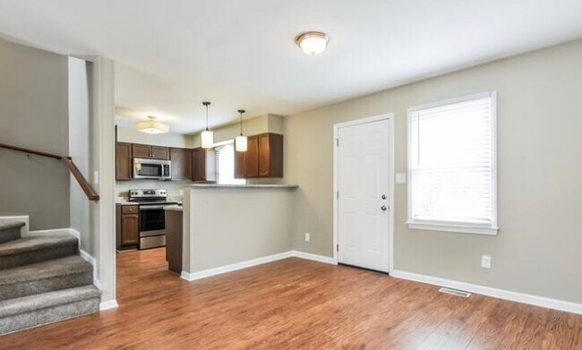 Building Photo - 701 E Azalea Ct