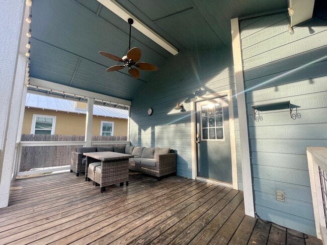 Porche trasero - 417 S Washington Ave