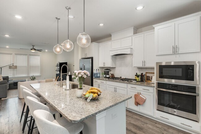 Foto del edificio - Breathtaking, Spacious Townhome in Parc at...