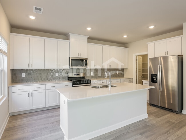 Foto del edificio - 797 Treeline Rd