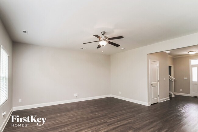 Foto del edificio - 9216 Evans Creek Ct