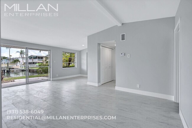 Foto del edificio - 325 Capri Blvd