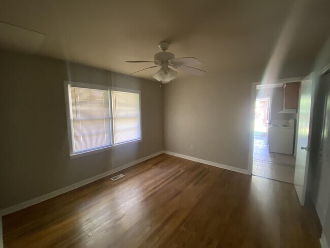 Foto del edificio - 111 Kingsway Dr