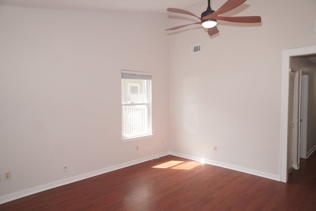 Photo - 1133 Oakcrest Dr House