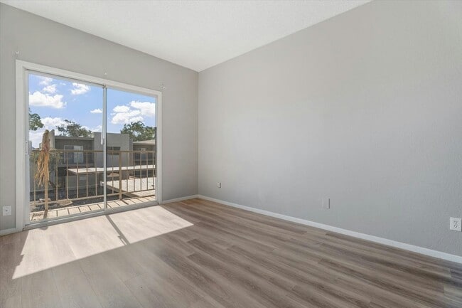 Building Photo - 2814 E Marconi Ave