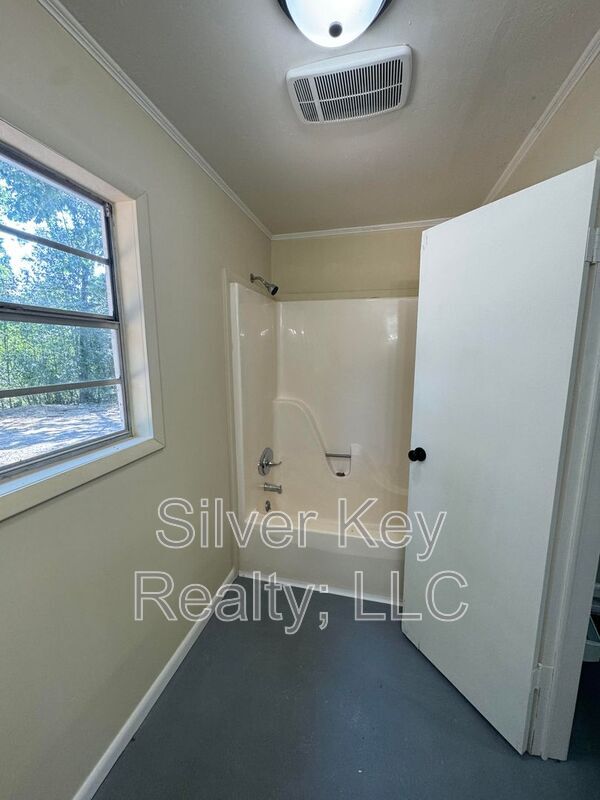 Building Photo - 250 Co Rd 129