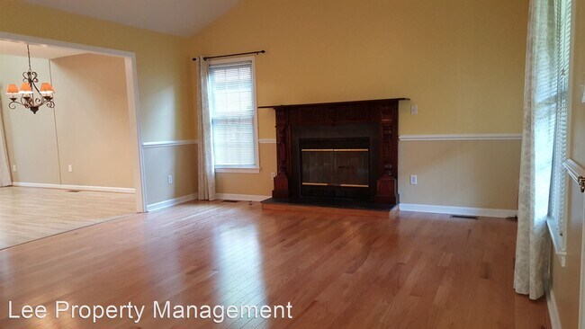 Building Photo - 4 br, 2.5 bath House - 205 Blacksmith Arch