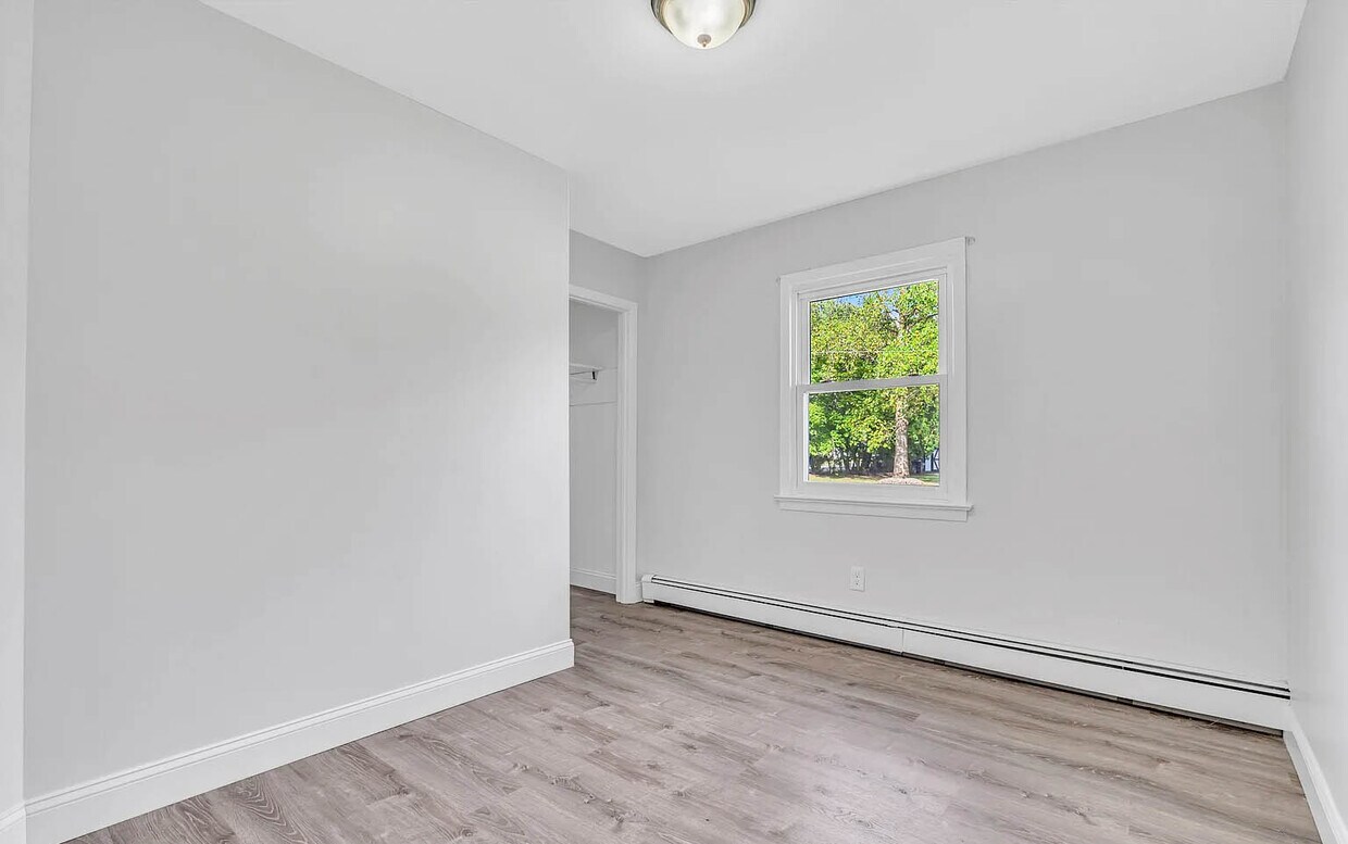 76 Monroe Ave, Toms River, NJ 08755 House for Rent in Toms River, NJ