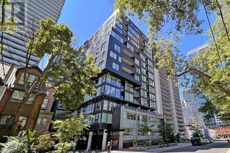 Building Photo - 17-1217 Dundonald St
