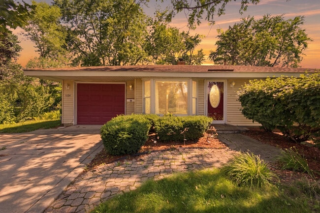Building Photo - 1624 W Weathersfield Way