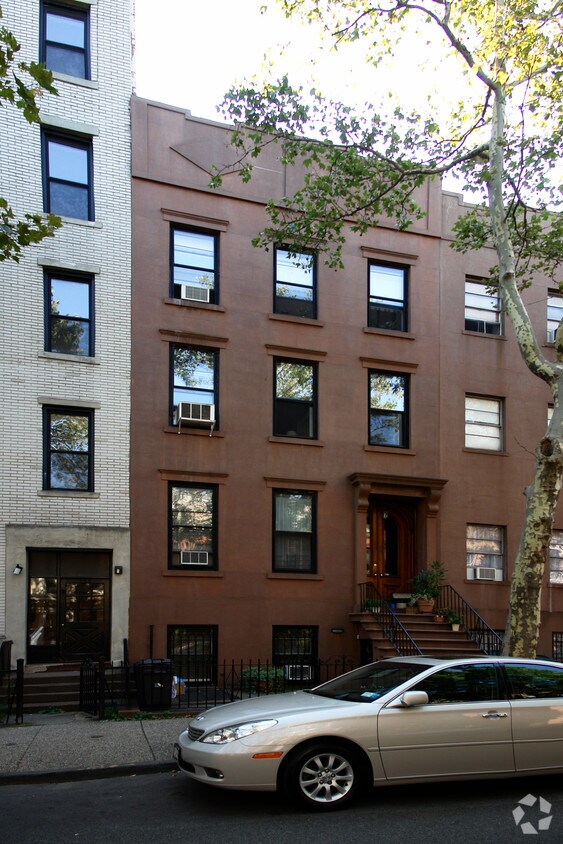 Foto del edificio - 327 Clinton St