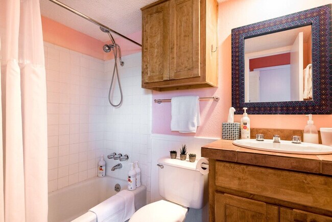 Foto del edificio - 2205 Spring Creek Dr