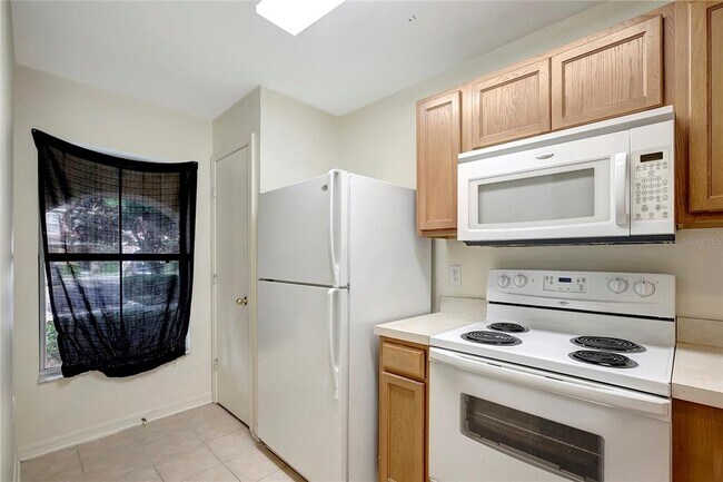 Foto del edificio - 6842 Dartmouth Hill St
