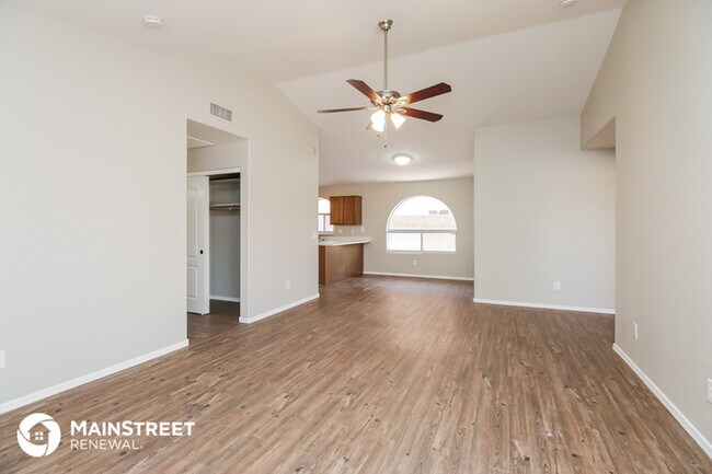 Building Photo - 1640 N 125th Ln