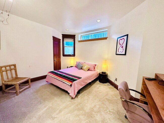 Foto del edificio - 1059 Madison St